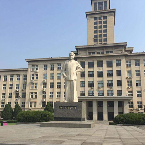 走进企业，走进南开